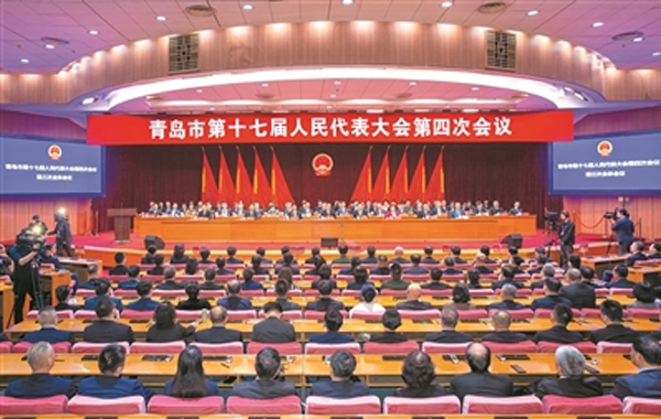 市十七届人大四次会议胜利闭幕